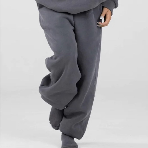 comfrt Pants - Comfrt Signature Fit Sweatpants Steel Grey - Size Small
